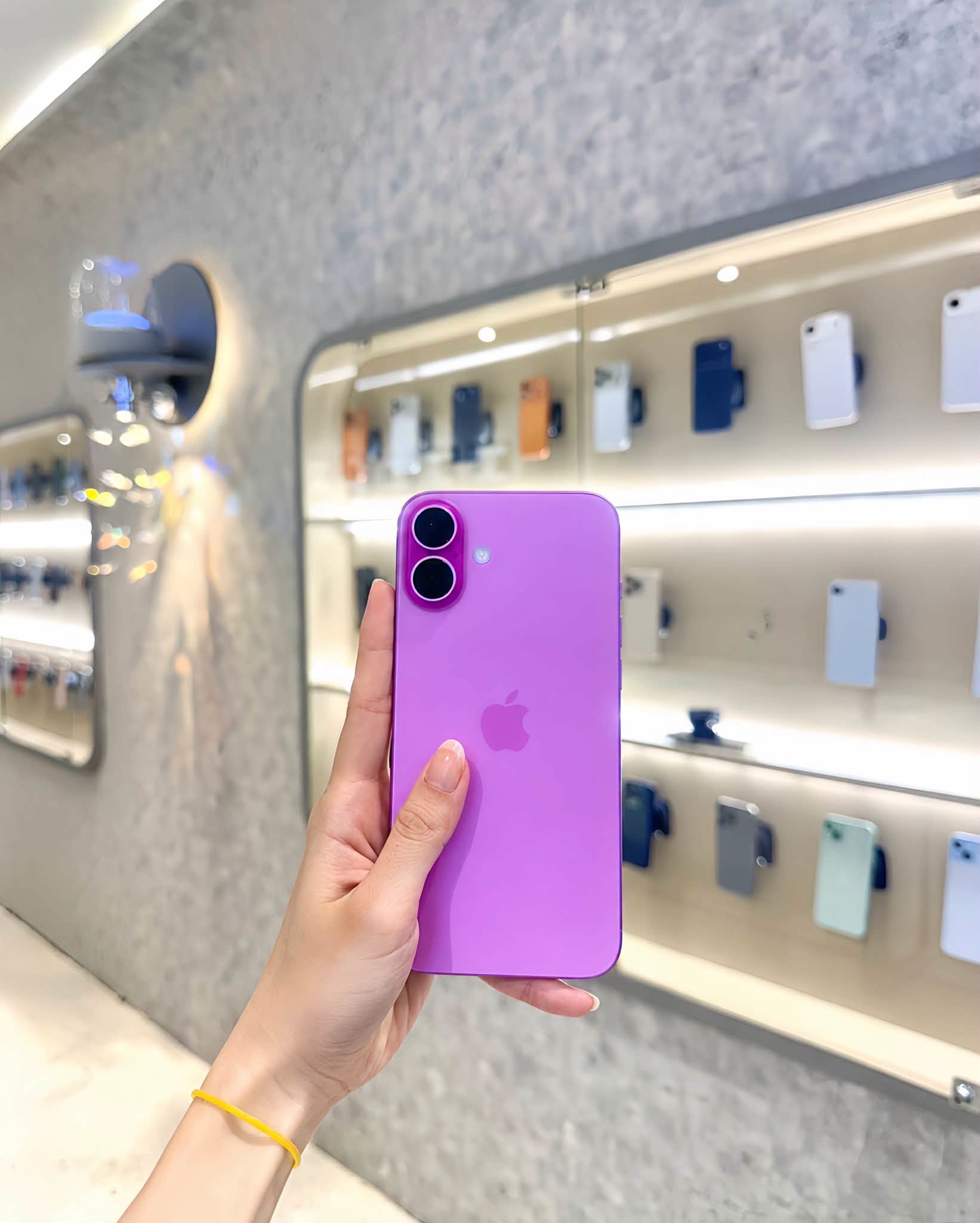 iPhone hồng trong không gian Nàng Táo Cà Mau